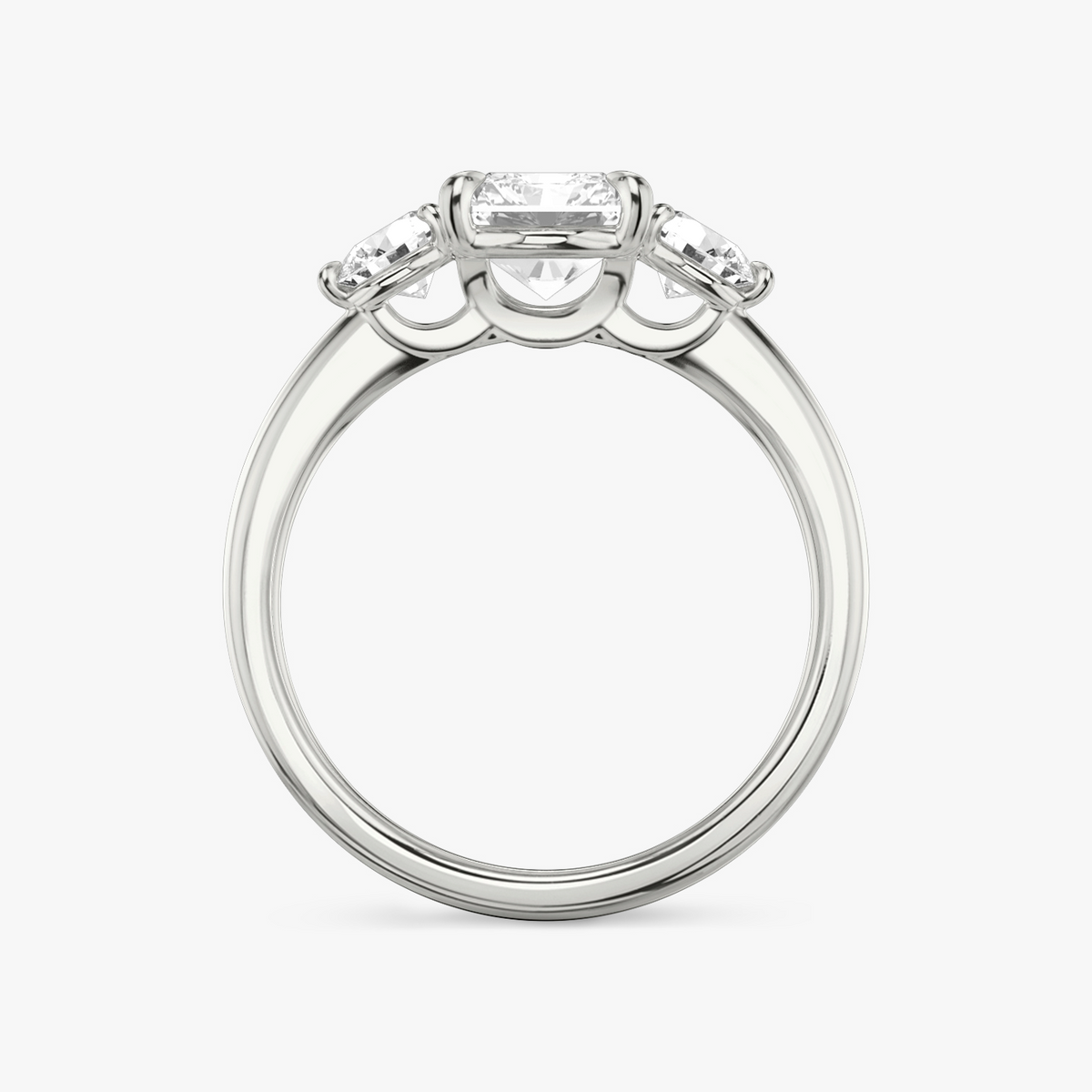 Verlobungsring TRILOGIE, Radiant Weissgold Lab-Grown-Diamant, Seitensteine Rund – Ansicht 3 | NÓIR Diamonds