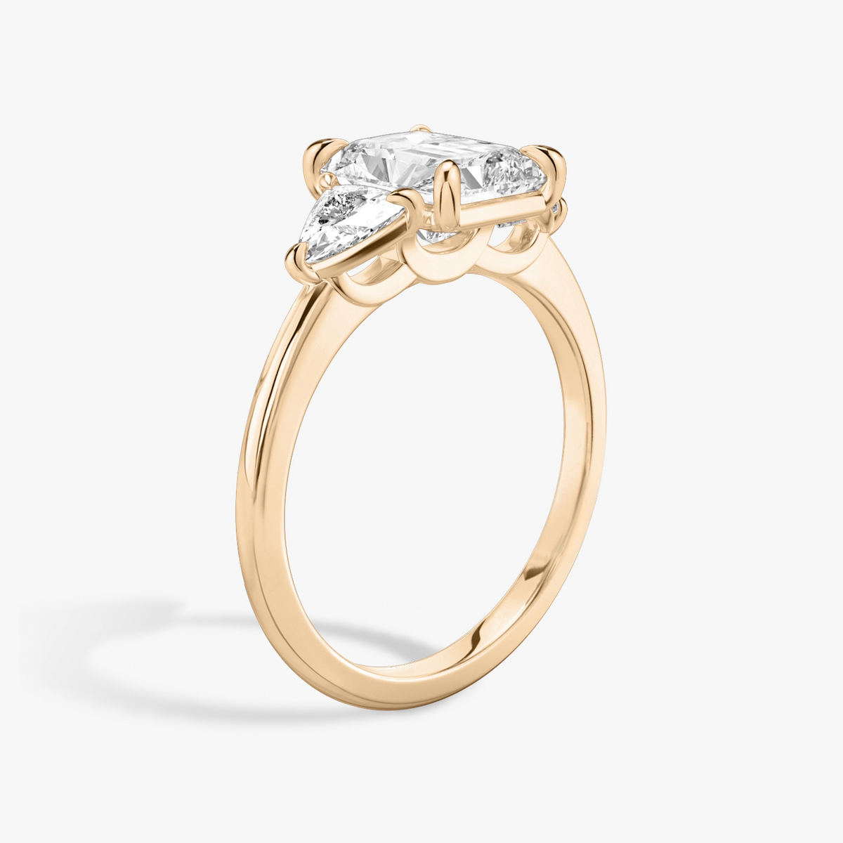 Verlobungsring TRILOGIE, Radiant Rosegold Lab-Grown-Diamant, Seitensteine Trillant – Ansicht 2 | NÓIR Diamonds