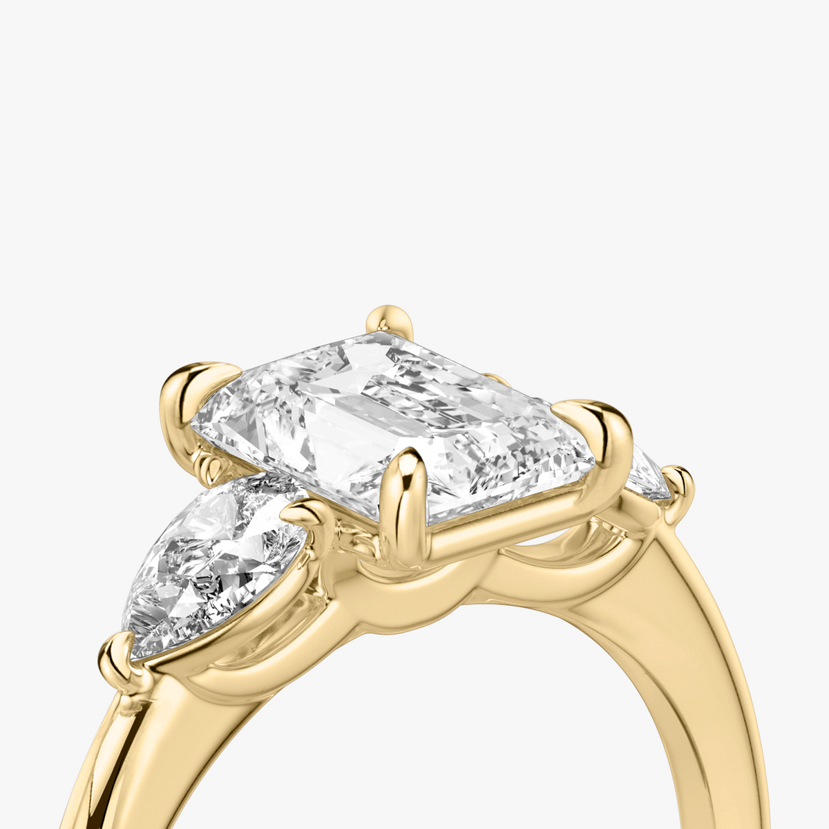 Verlobungsring TRILOGIE, Radiant Gelbgold natürliche Diamanten, Seitensteine Tropfen – Ansicht 4 | NÓIR Diamonds