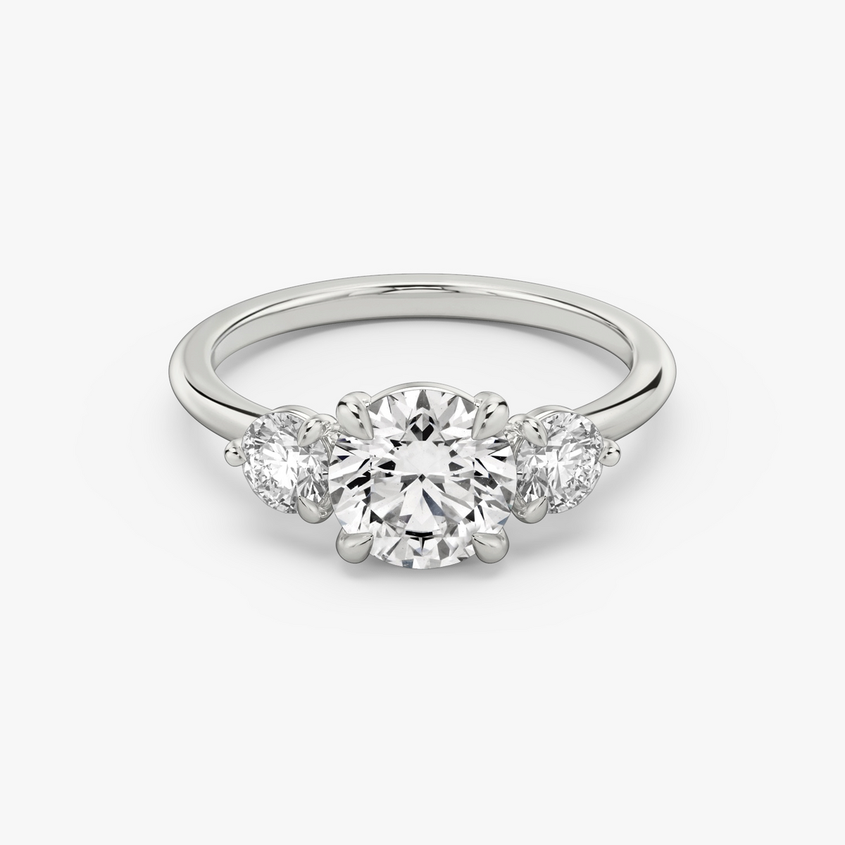 Verlobungsring TRILOGIE, Rund Platin Lab-Grown-Diamant, Seitensteine Rund – Produktansicht | NÓIR Diamonds