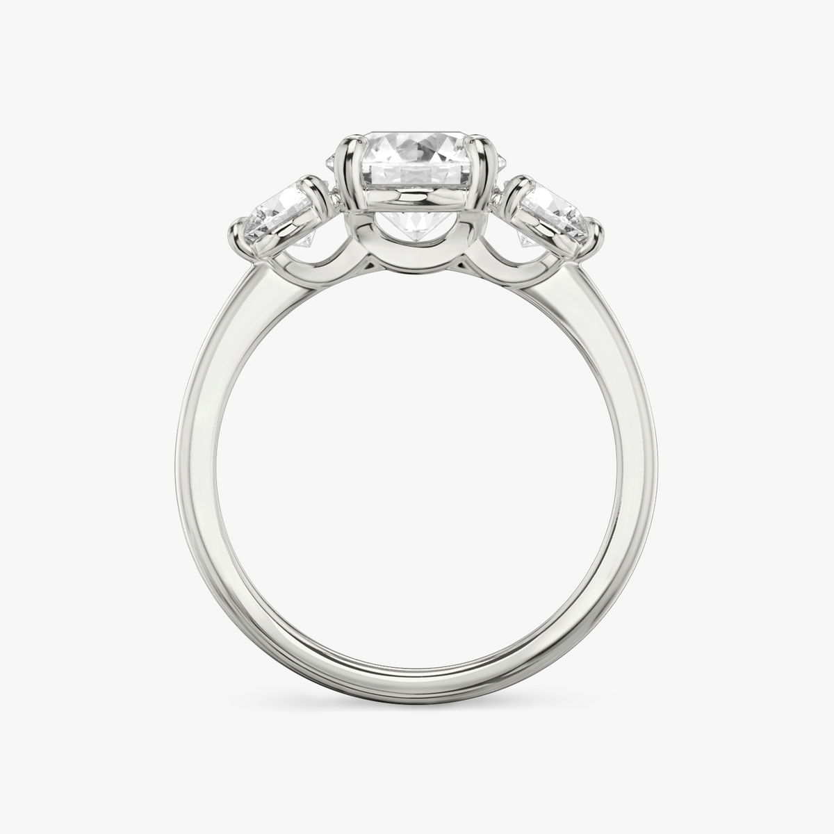 Verlobungsring TRILOGIE, Rund Platin Lab-Grown-Diamant, Seitensteine Rund – Ansicht 3 | NÓIR Diamonds