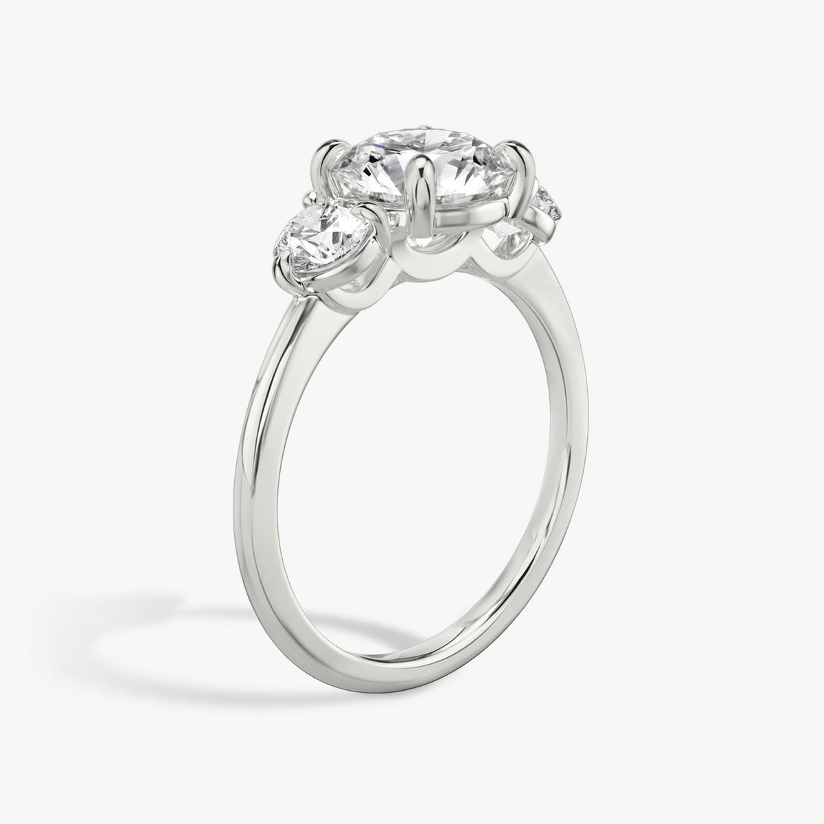 Verlobungsring TRILOGIE, Rund Weissgold Lab-Grown-Diamant, Seitensteine Rund – Ansicht 2 | NÓIR Diamonds