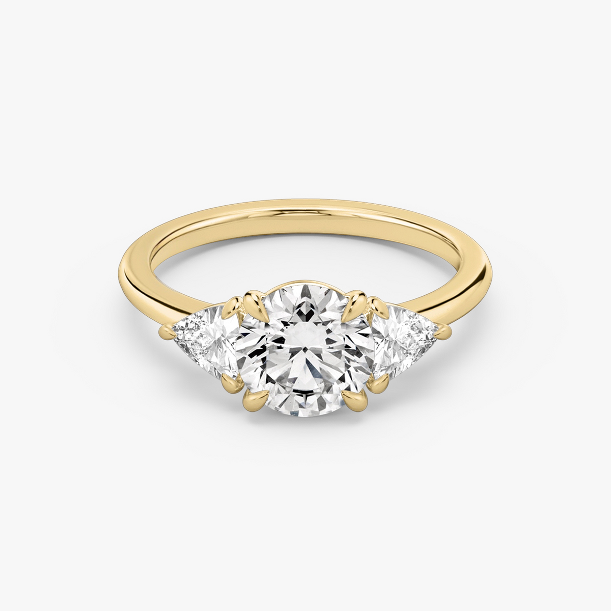 Verlobungsring TRILOGIE, Rund Gelbgold natürliche Diamanten, Seitensteine Trillant – Produktansicht | NÓIR Diamonds