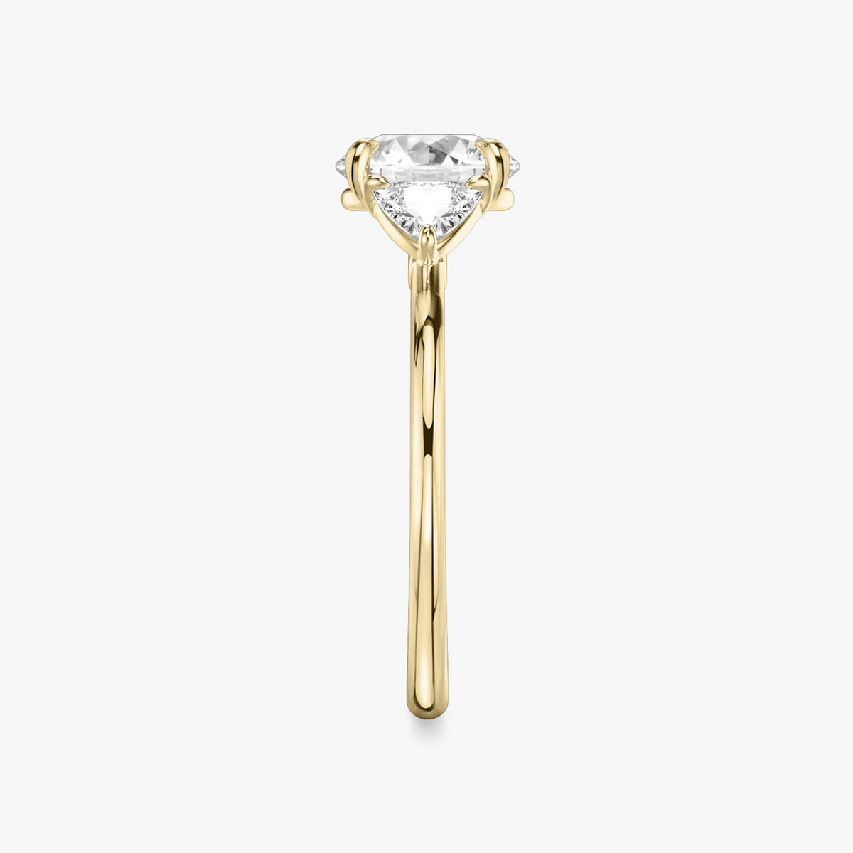 Verlobungsring TRILOGIE, Rund Gelbgold natürliche Diamanten, Seitensteine Trillant – Ansicht 4 | NÓIR Diamonds
