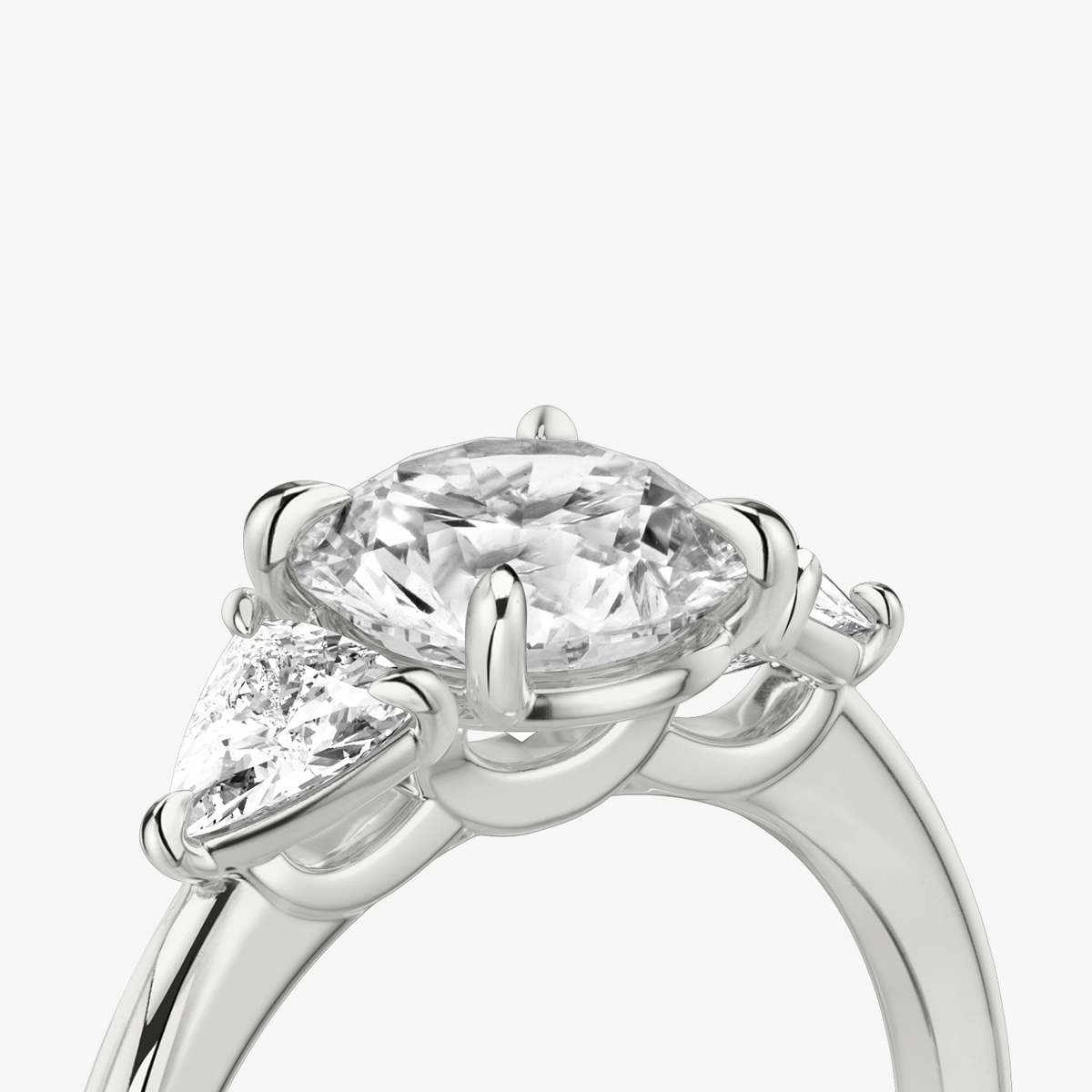 Verlobungsring TRILOGIE, Rund Platin Lab-Grown-Diamant, Seitensteine Trillant – Ansicht 5 | NÓIR Diamonds