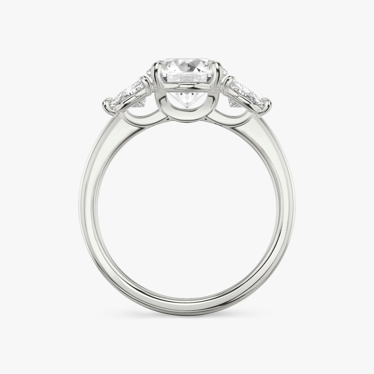 Verlobungsring TRILOGIE, Rund Platin Lab-Grown-Diamant, Seitensteine Trillant – Ansicht 3 | NÓIR Diamonds