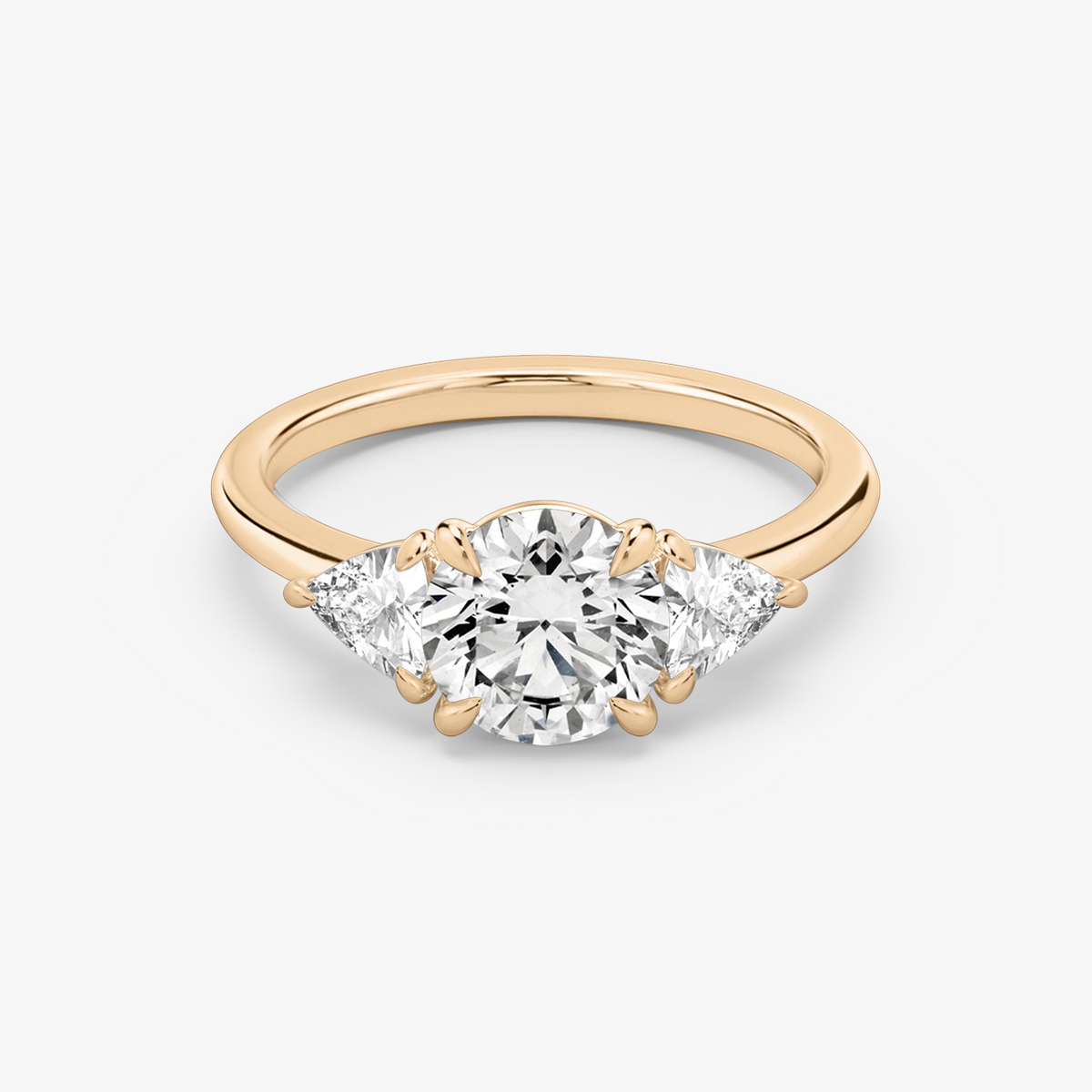 Verlobungsring TRILOGIE, Rund Rosegold Lab-Grown-Diamant, Seitensteine Trillant – Produktansicht | NÓIR Diamonds