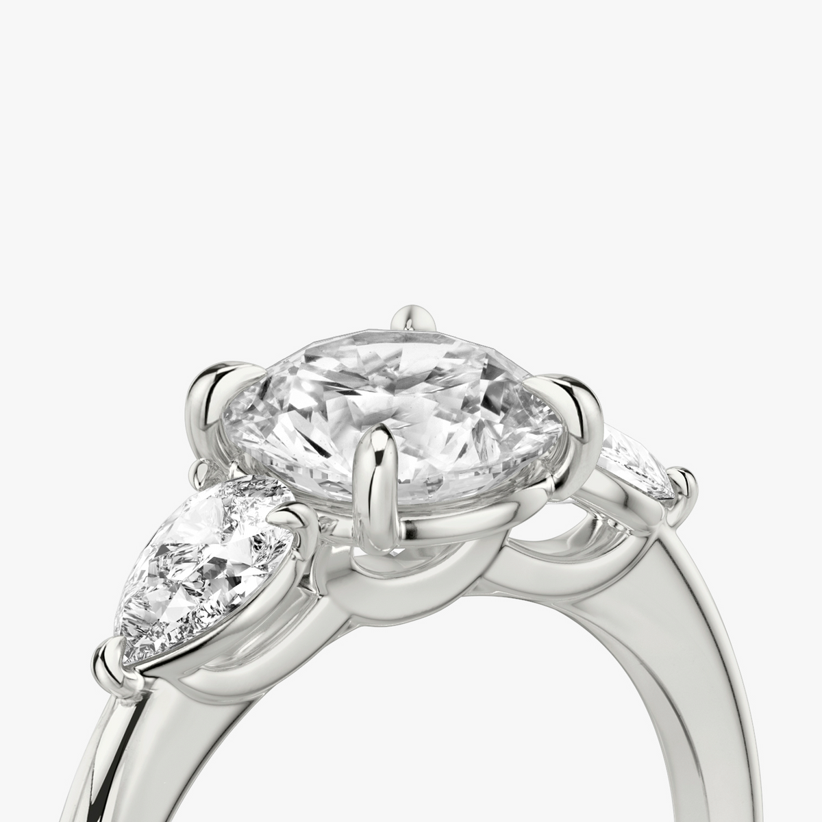 Verlobungsring TRILOGIE, Rund Weissgold Lab-Grown-Diamant, Seitensteine Tropfen – Ansicht 5 | NÓIR Diamonds