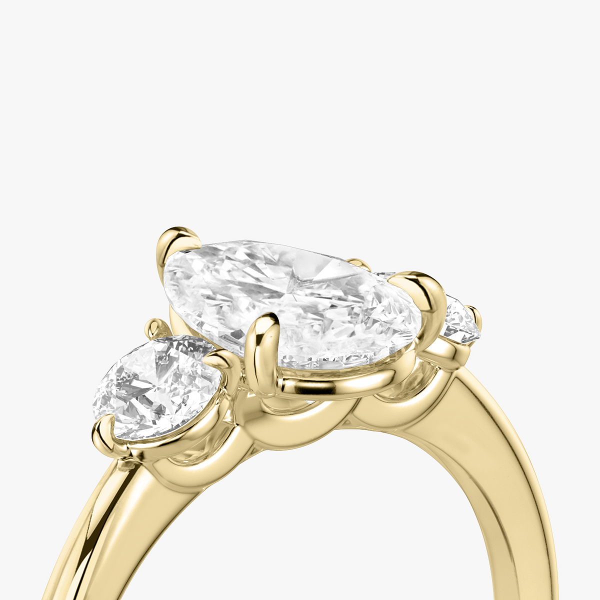 Verlobungsring TRILOGIE, Tropfen Gelbgold Lab-Grown-Diamant, Seitensteine Rund – Ansicht 5 | NÓIR Diamonds
