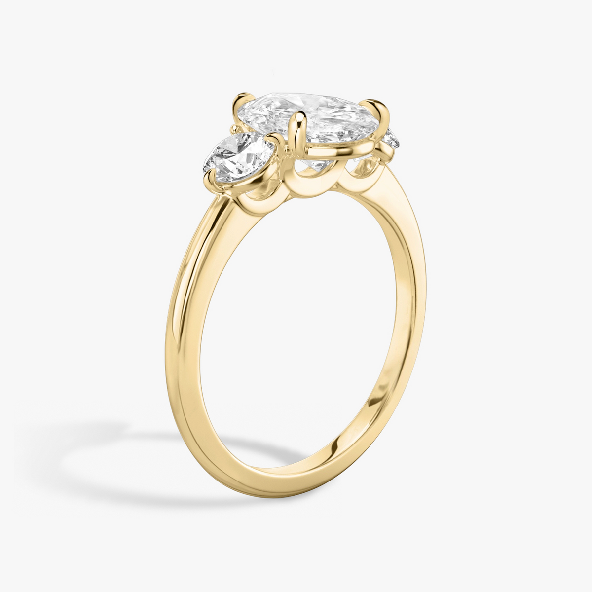 Verlobungsring TRILOGIE, Tropfen Gelbgold Lab-Grown-Diamant, Seitensteine Rund – Ansicht 2 | NÓIR Diamonds