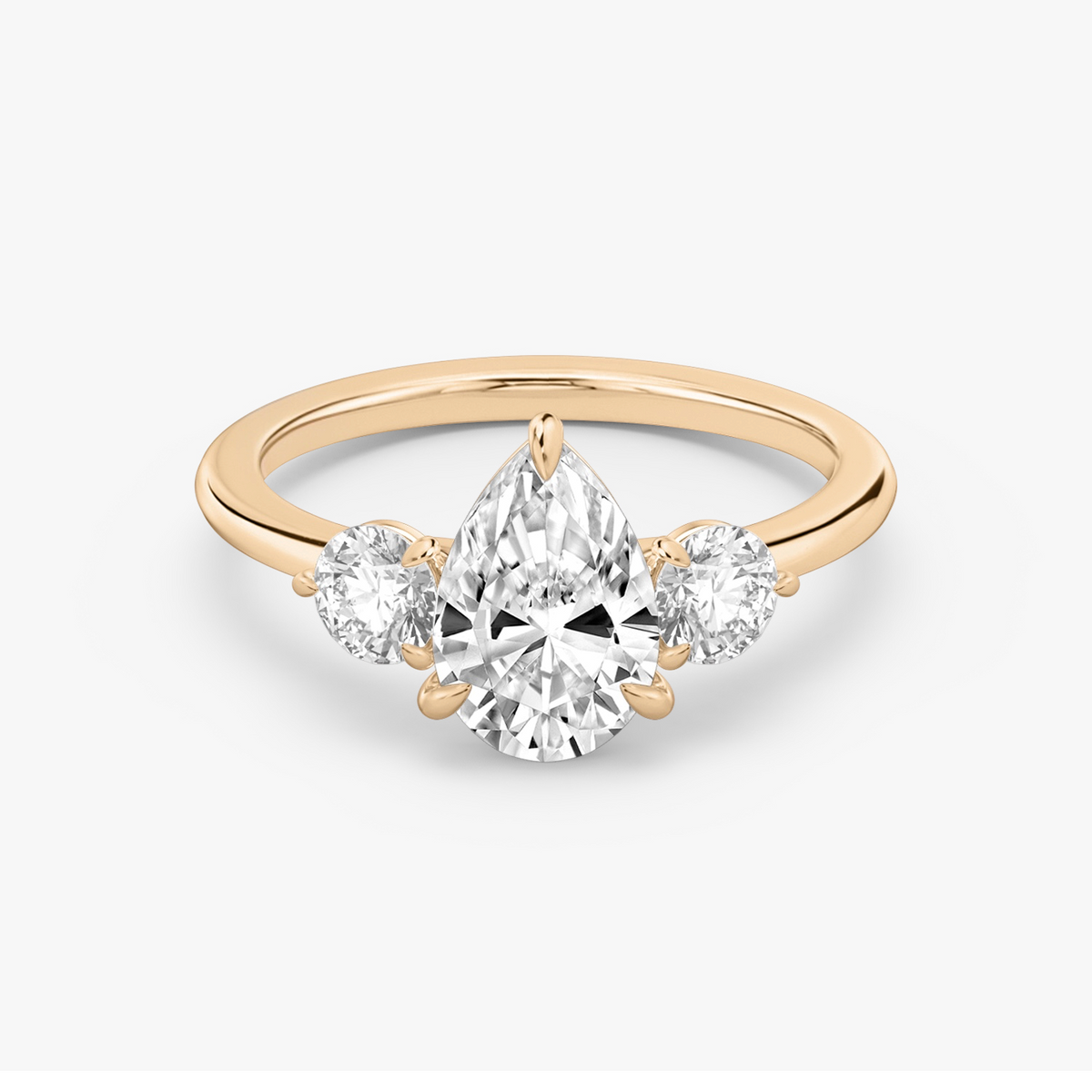 Verlobungsring TRILOGIE, Tropfen Rosegold Lab-Grown-Diamant, Seitensteine Rund – Produktansicht | NÓIR Diamonds