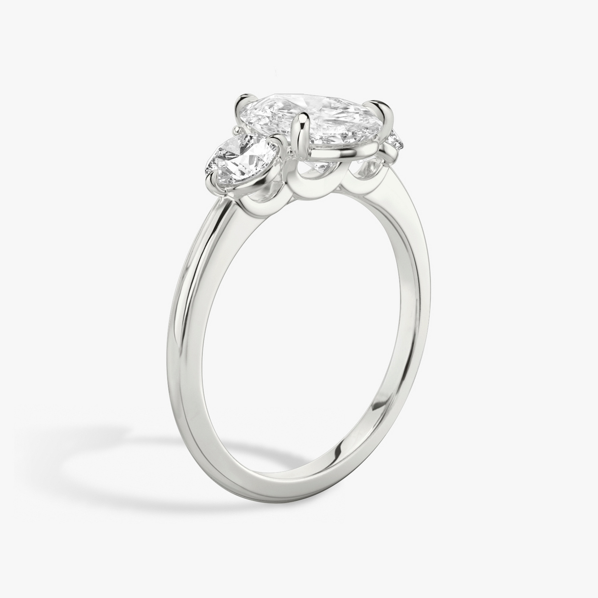 Verlobungsring TRILOGIE, Tropfen Weissgold natürliche Diamanten, Seitensteine Rund – Ansicht 2 | NÓIR Diamonds