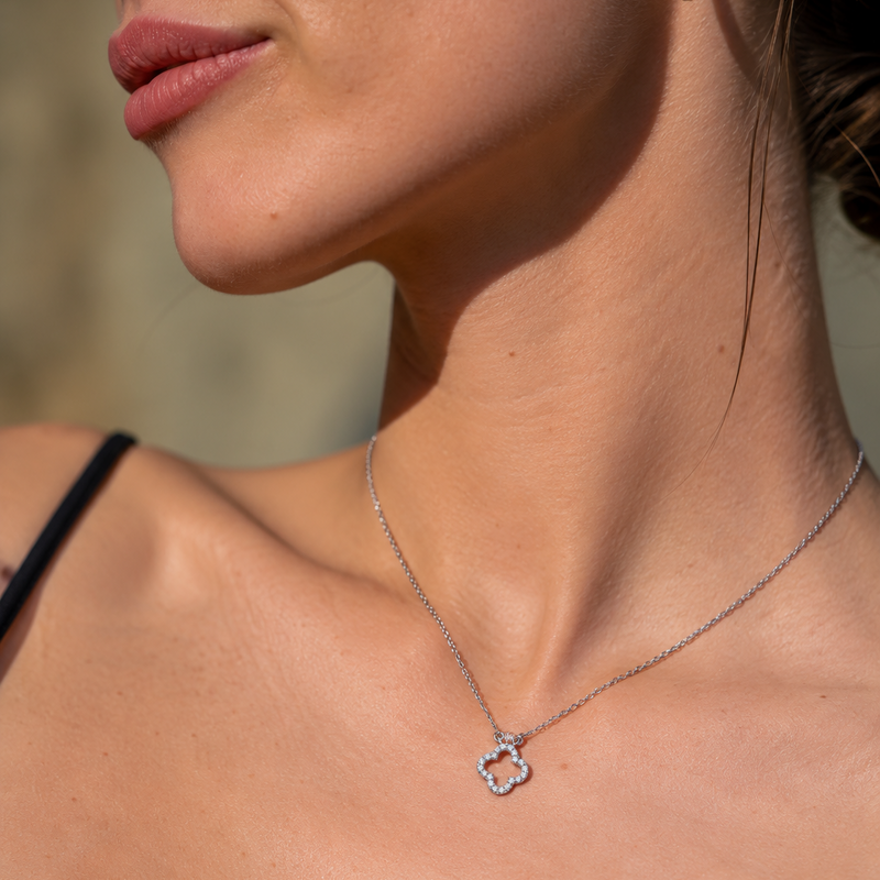 Collier TRÈFLE in Weißgold – Ansicht 2 | NÓIR Diamonds